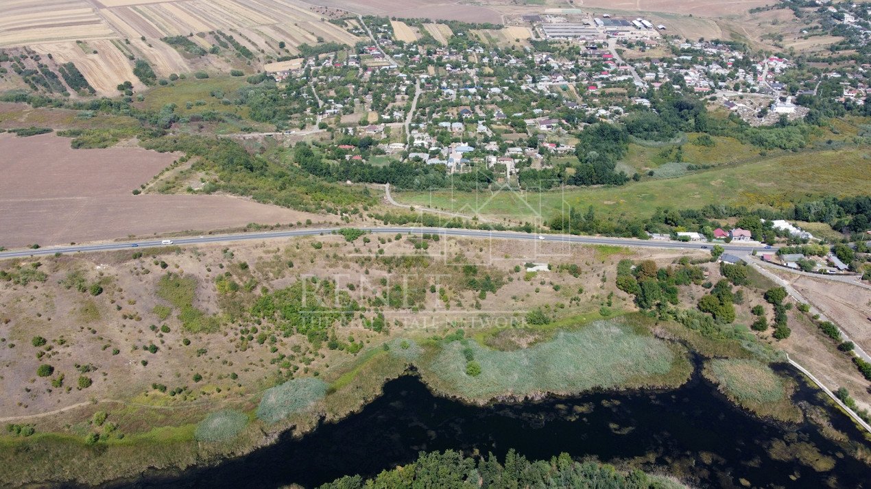 Teren langa lac Naipu