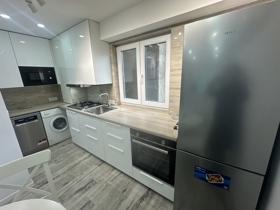 UNIRII, 3 CAMERE LUX-80 MP!