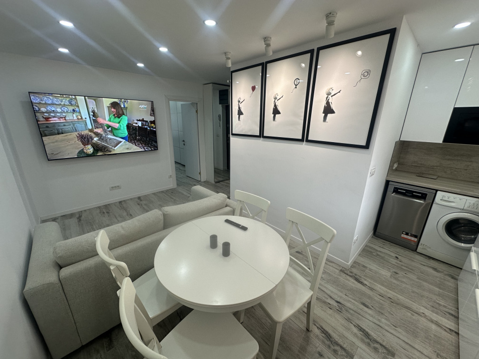 UNIRII, 3 CAMERE LUX-80 MP!