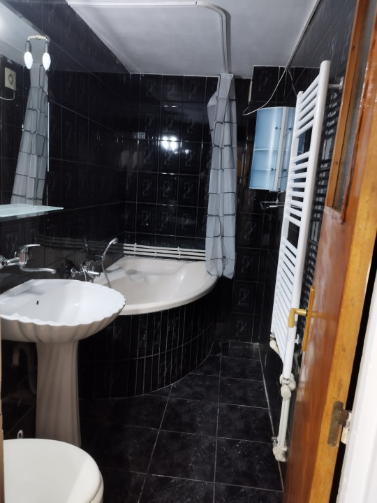 Apartament 3 camere nemobilat Calea Vitan