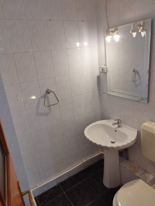 Apartament 3 camere nemobilat Calea Vitan