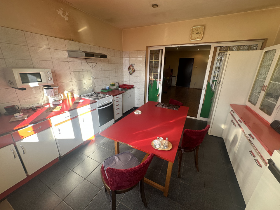 PANTELIMON APARTAMENT IN VILA 1E+M 230 MP TOTAL, CURTE 516 MP!