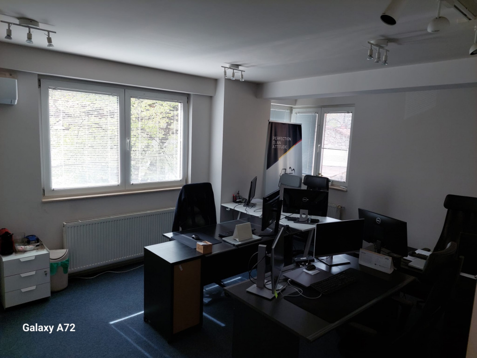 PIATA VICTORIEI, SPATIU BIROU, 130 MP!