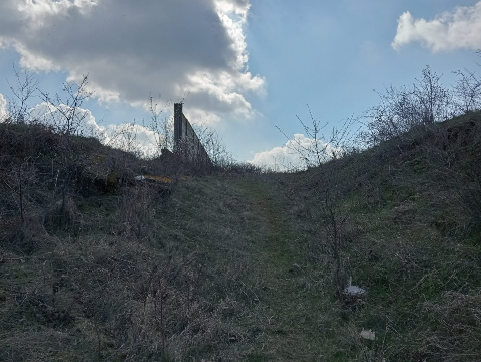 SUPER OCAZIE SE VINDE TEREN CU DESCHIDRE LA LAC