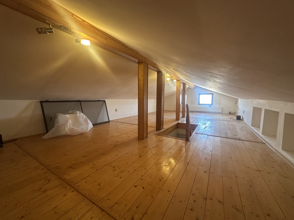 CORBEANCA, DUPLEX P+E+M 140 MP, CURTE PROPRIE 130 MP! 