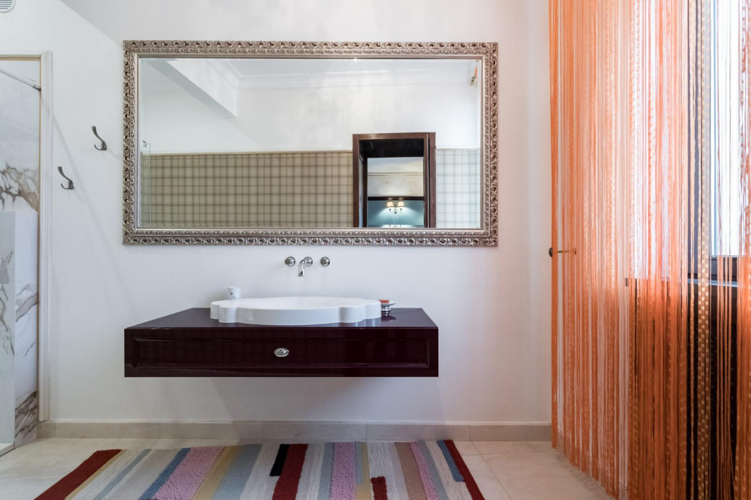 ARMENEASCA, APARTAMENT LUX-190 MP!