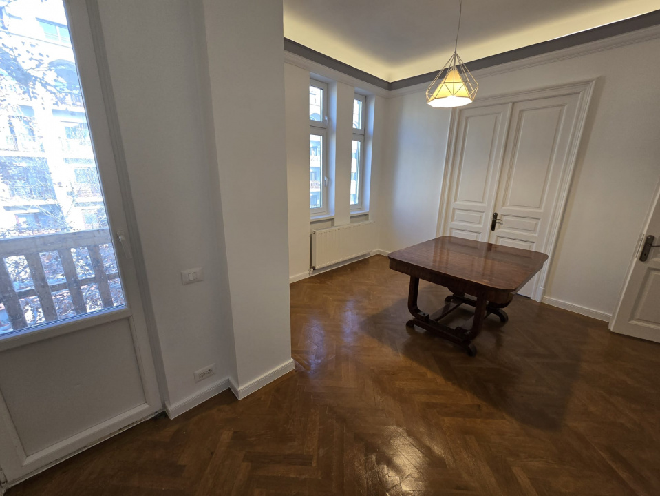 Închiriez apartament în vilă interbelică – Calea Dorobanți, 180 mp, etaj 3/3