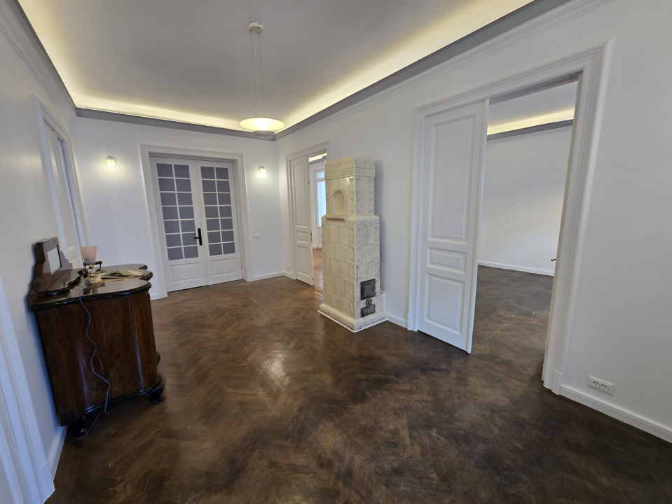 Închiriez apartament în vilă interbelică – Calea Dorobanți, 180 mp, etaj 3/3