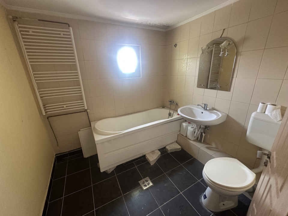 1 DECEMBRIE, 4 CAMERE 98 MP, LOT 22 MP PARCARE!