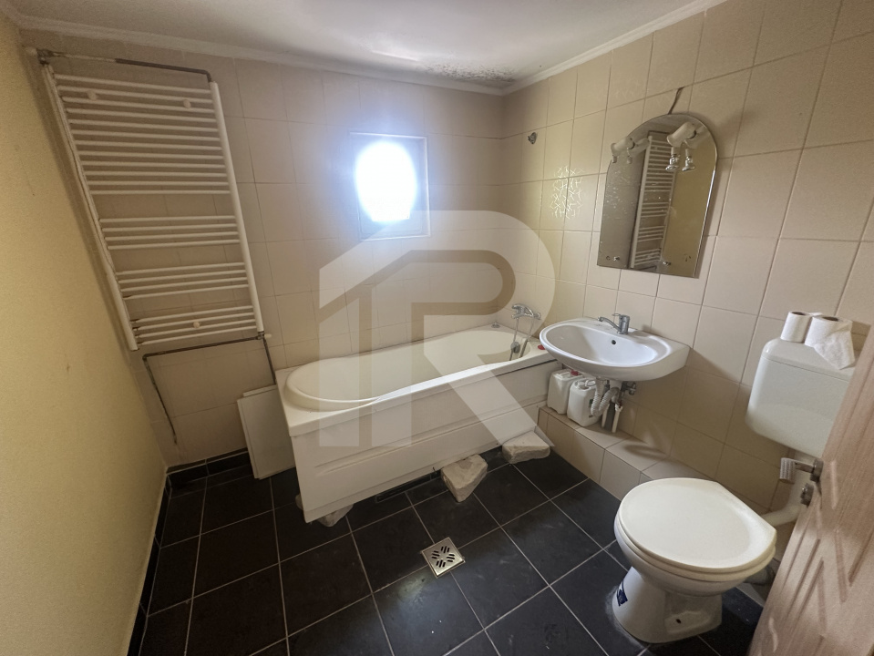 1 DECEMBRIE APARTAMENT 4 CAMERE 98 MP+LOT 22 MP PARCARE