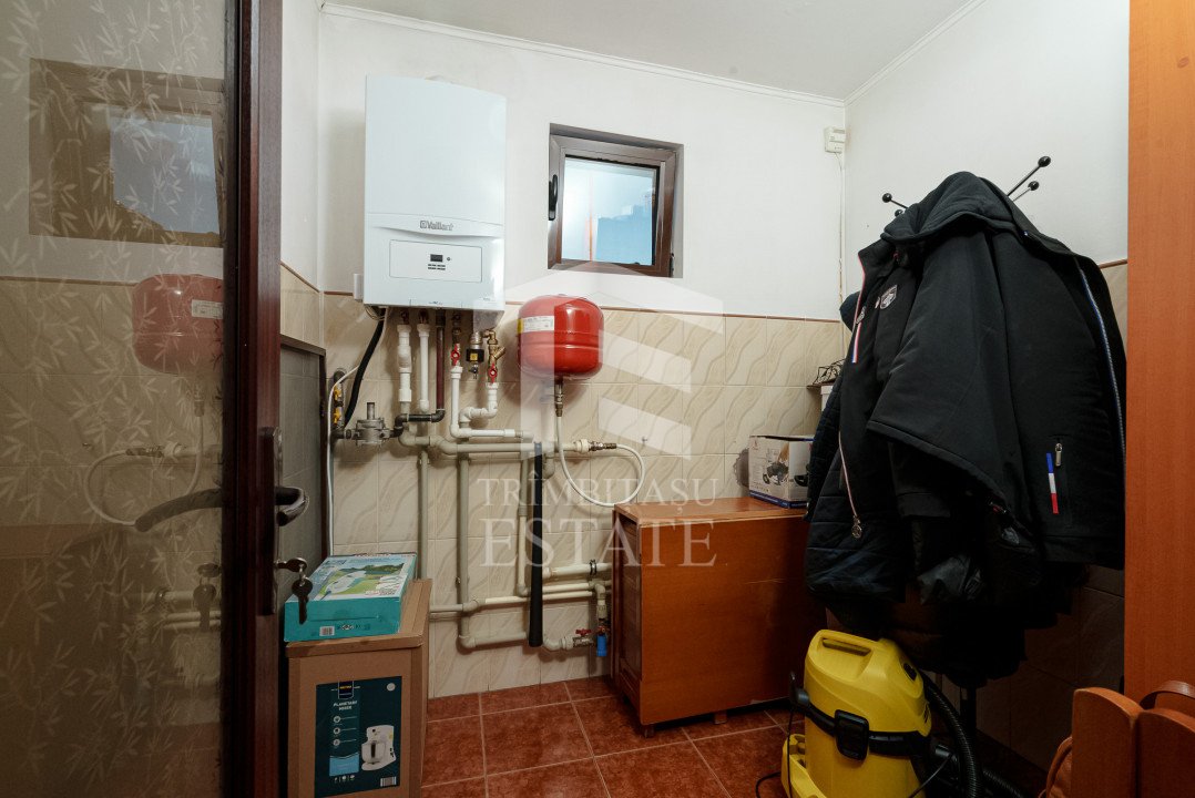 Casa individuala cu urias potential comercial str. Consumului Raul Doamnei 