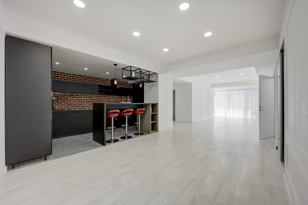 Apartament 3 camere superb si curte proprie Parc Herastrau