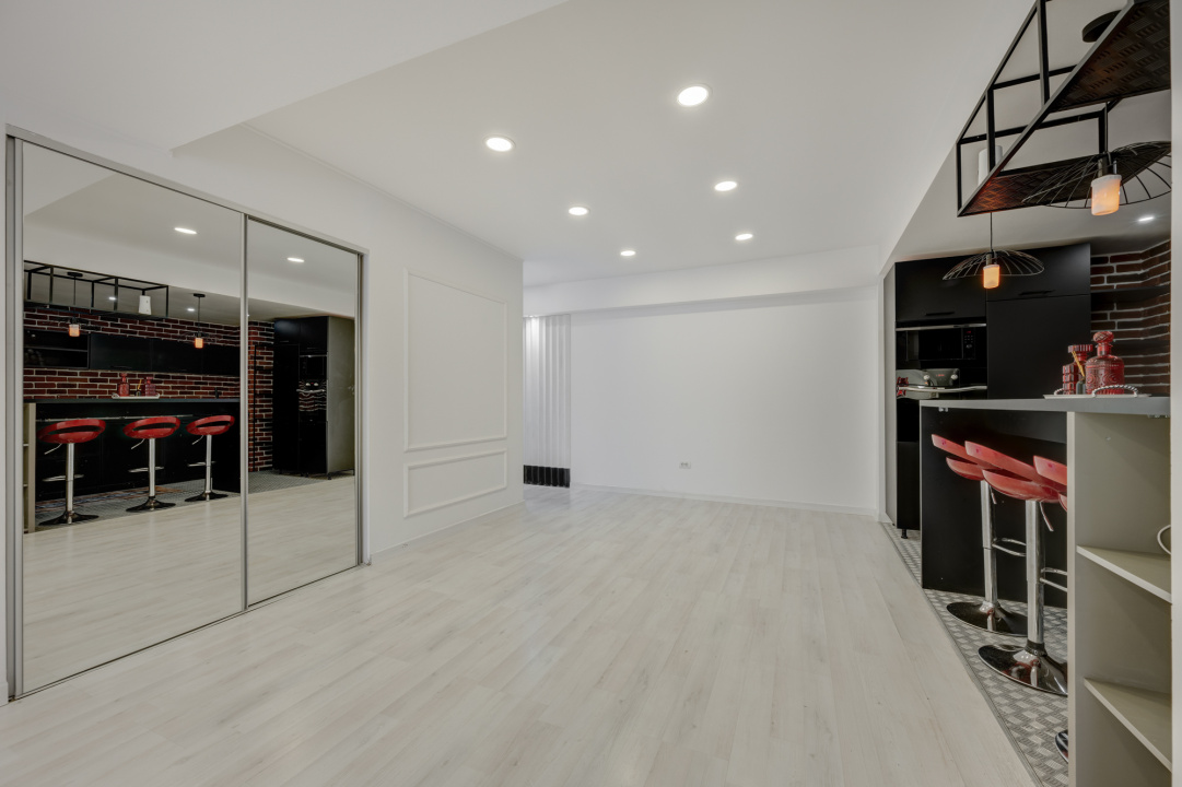 Apartament 3 camere superb si curte proprie Parc Herastrau
