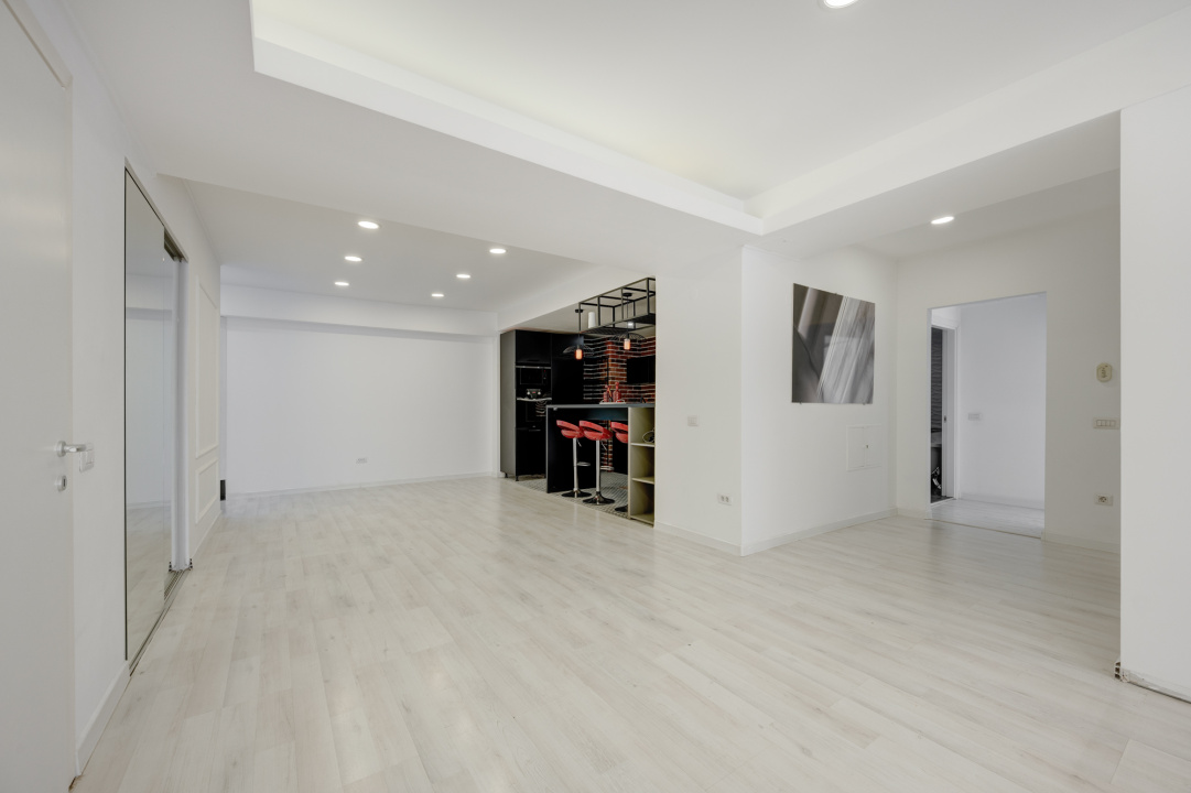 Apartament 3 camere superb si curte proprie Parc Herastrau
