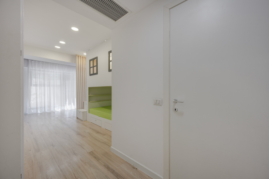Apartament 3 camere superb si curte proprie Parc Herastrau