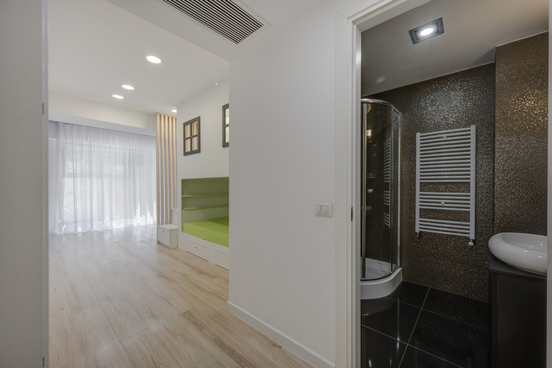 Apartament 3 camere superb si curte proprie Parc Herastrau