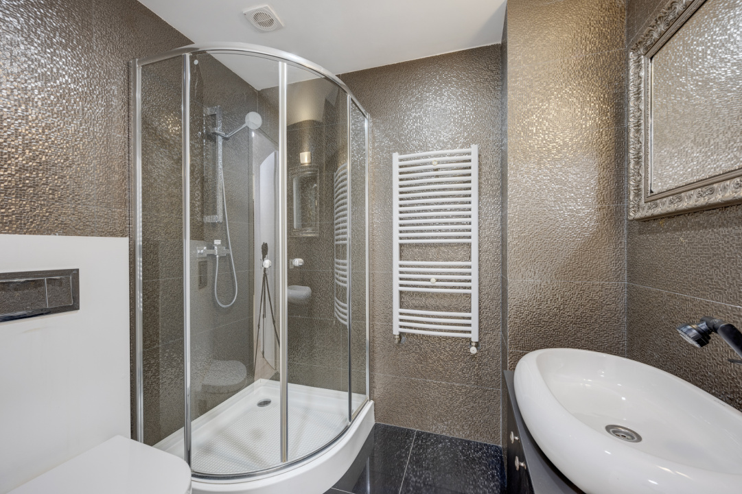 Apartament 3 camere superb si curte proprie Parc Herastrau
