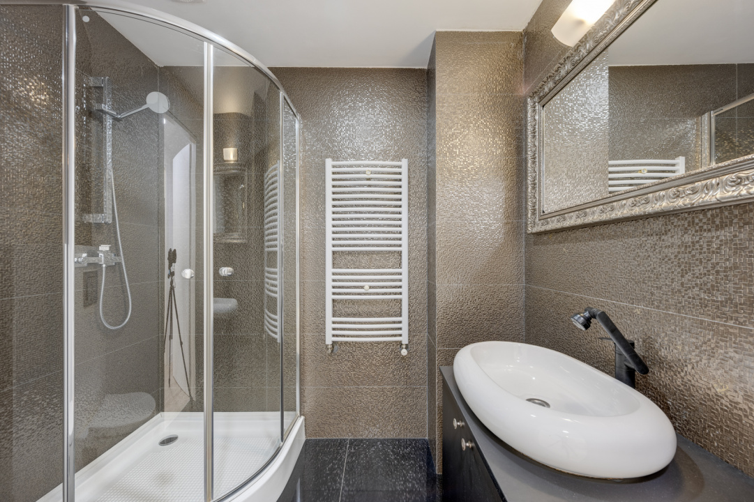 Apartament 3 camere superb si curte proprie Parc Herastrau