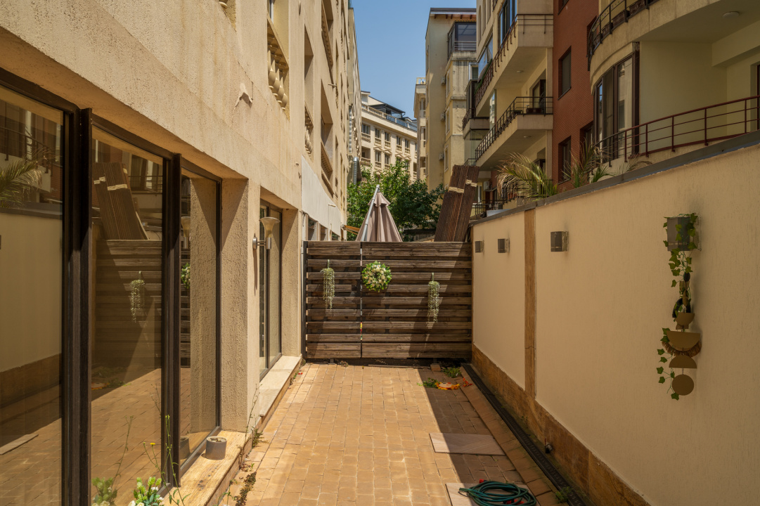 Apartament 3 camere superb si curte proprie Parc Herastrau
