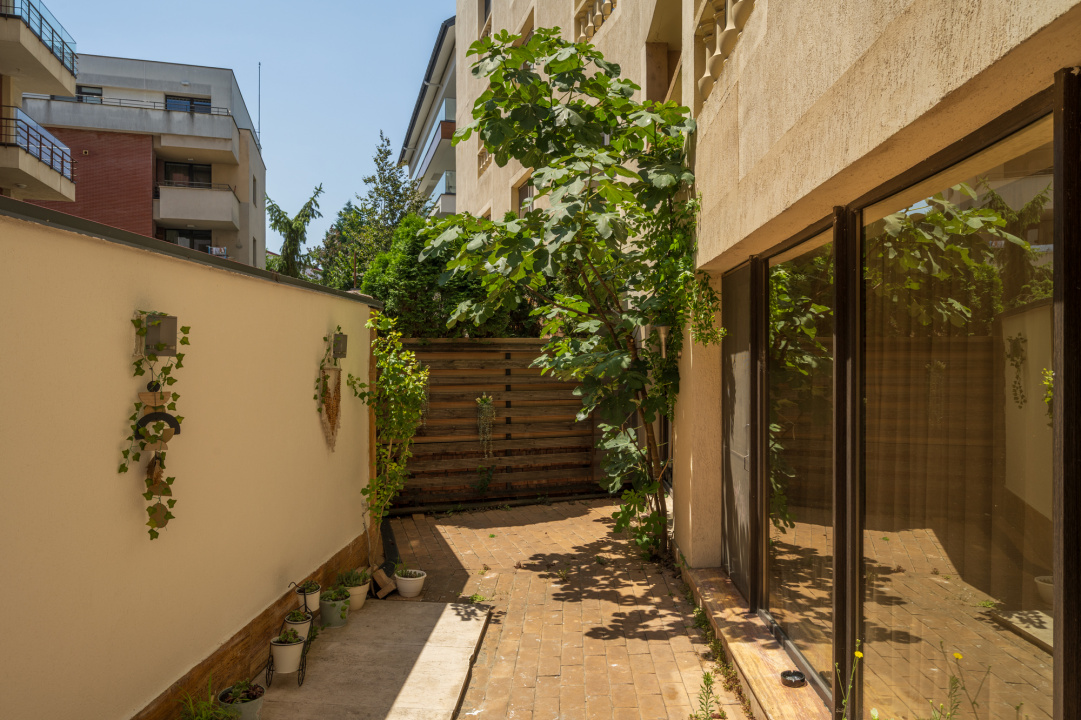 Apartament 3 camere superb si curte proprie Parc Herastrau