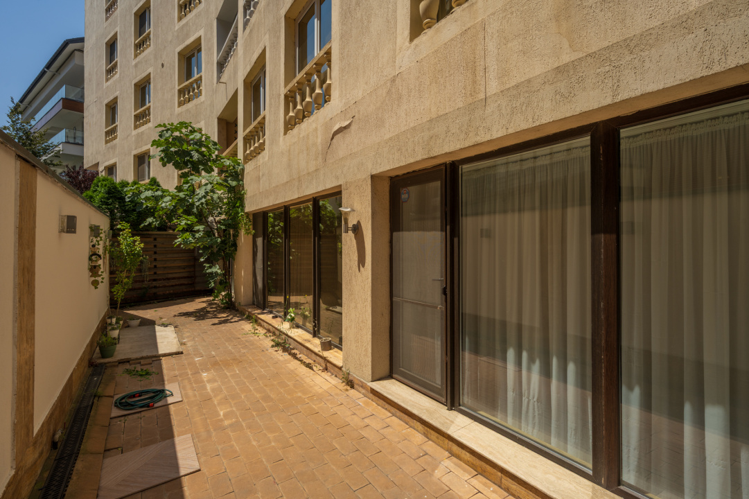 Apartament 3 camere superb si curte proprie Parc Herastrau
