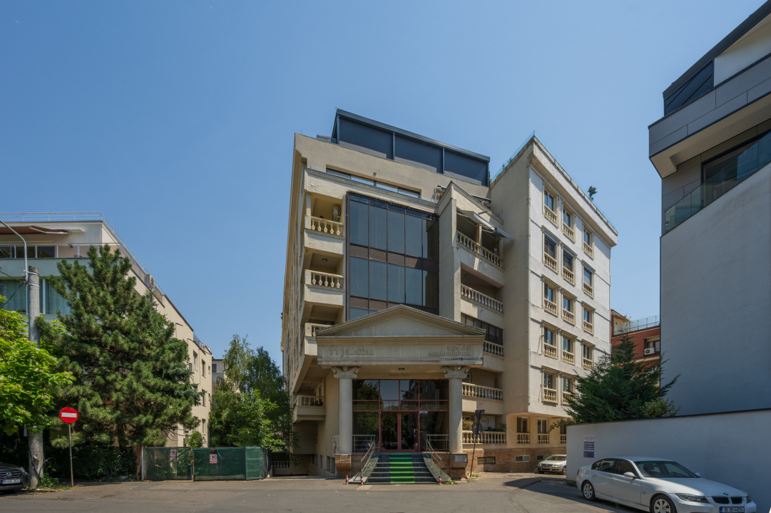 Apartament 3 camere superb si curte proprie Parc Herastrau