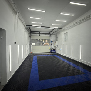 Hala Damaroaia + Curte / De Închiriat