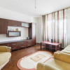 Apartament 2 camere, decomandat, parter înalt – cu curte, balcon și acces auto