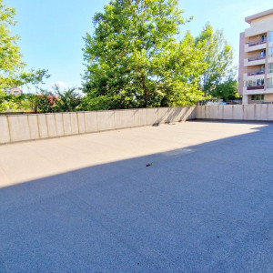 Apartament rar cu 5 camere și curte de 358 mp – Prelungirea Ghencea